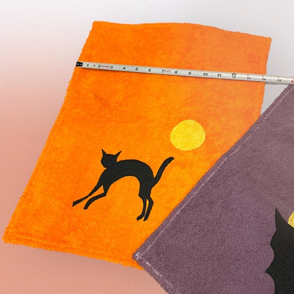 Lot/2 𝑯𝒂𝒏𝒅𝒎𝒂𝒅𝒆 Halloween Hand Towels - Picture 6 of 13
